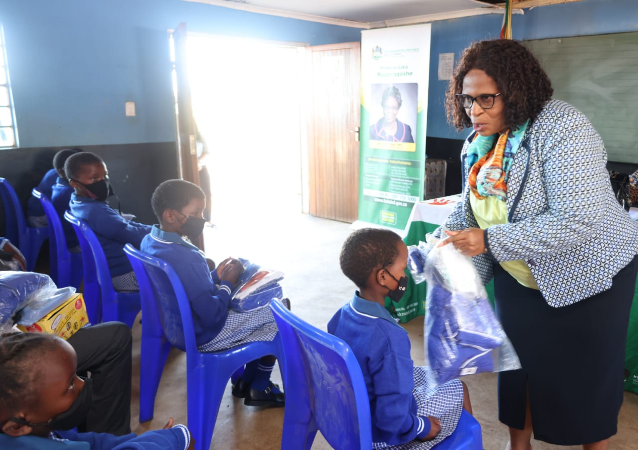 MEC KHOZA HANDS OVER UNIFORMS TO UNDERPRIVILEDGED CHILDREN